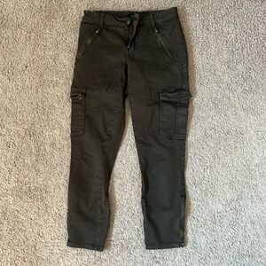 Bebe crop pants. Size 26. A bit of stretch so fits more like a 27.